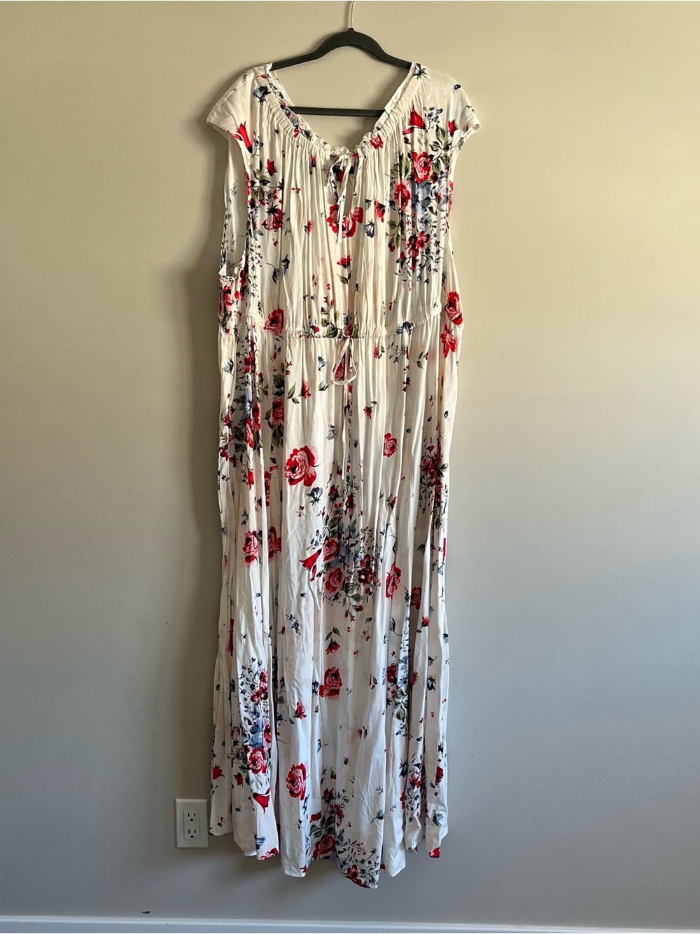 torrid 6 White Maxi Dress with Red Floral Print